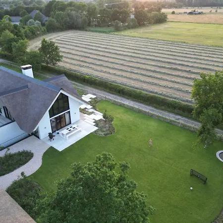 Elements The Luxe En Villa Bergen